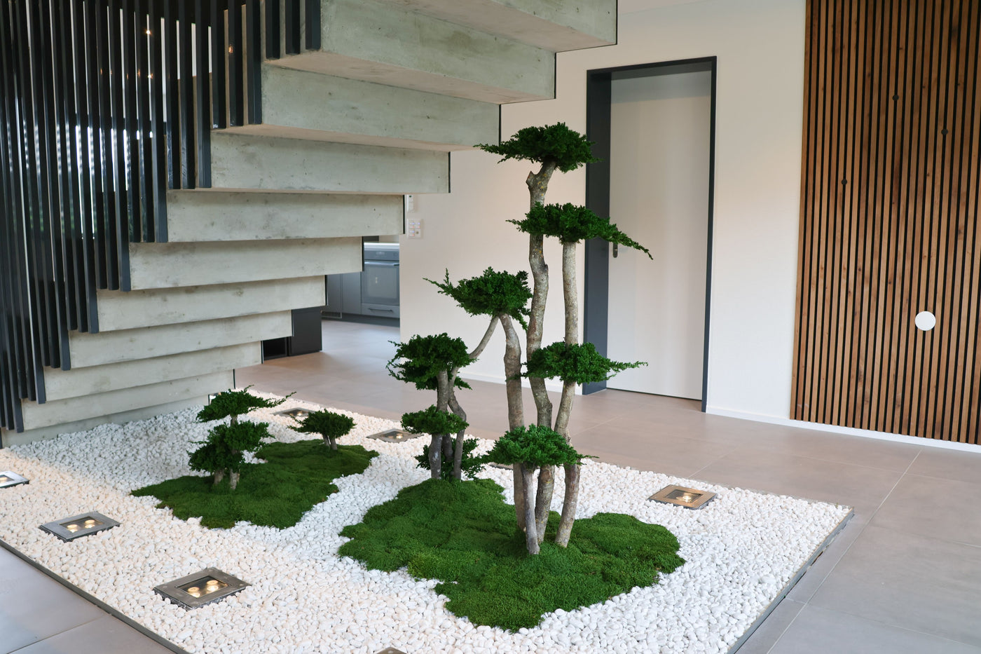 Feature Bild: Bonsai-Landschaft im Empfangsbereich